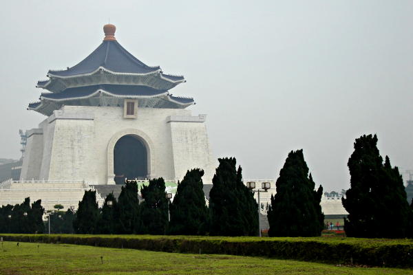 IMAGE(http://www.hostelmanagement.com/sites/default/files/1000033_chiang-kai-shek-memorial.jpg)