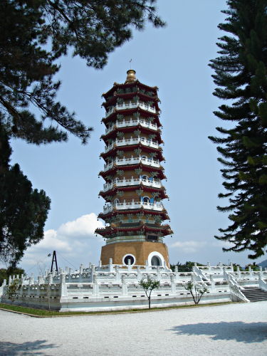 IMAGE(http://www.hostelmanagement.com/sites/default/files/1000056_pagoda_sun-moon-lake_taiwan.jpg)