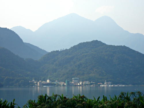 IMAGE(http://www.hostelmanagement.com/sites/default/files/1000057_sun_moon_lake_taiwan.jpg)